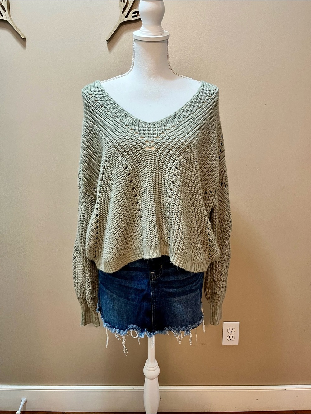 Moon & Madison Green Oversized Slouchy V Neck Sweater Size XS